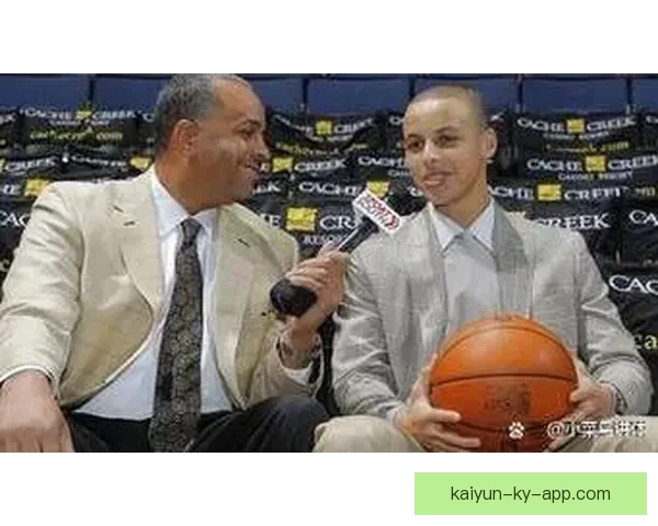 戴尔-库里黄蜂30号球衣退役 塞斯发言祝贺父亲荣耀时刻